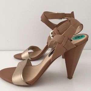 STEVEN Lusty Gold Strappy Sandal Heel Size 8